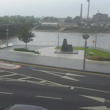 Bishops Quay Apartment *